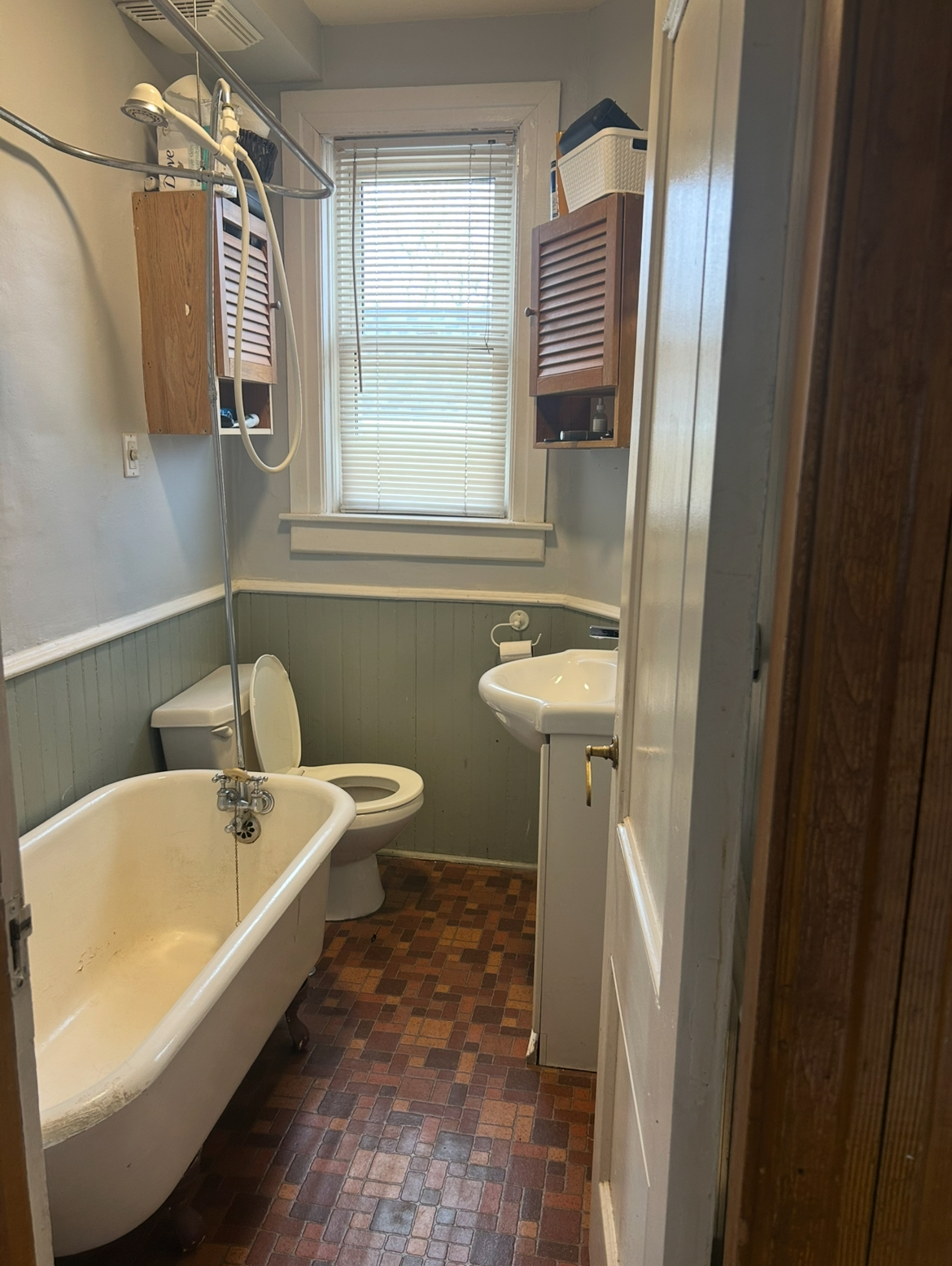Customer review: Great experience working with Christian on a complete bathroom reno. He made the entire process easy and stress-free from start to finish. Extremely attentive to detail and great to work with. Would highly recommend for any home project.