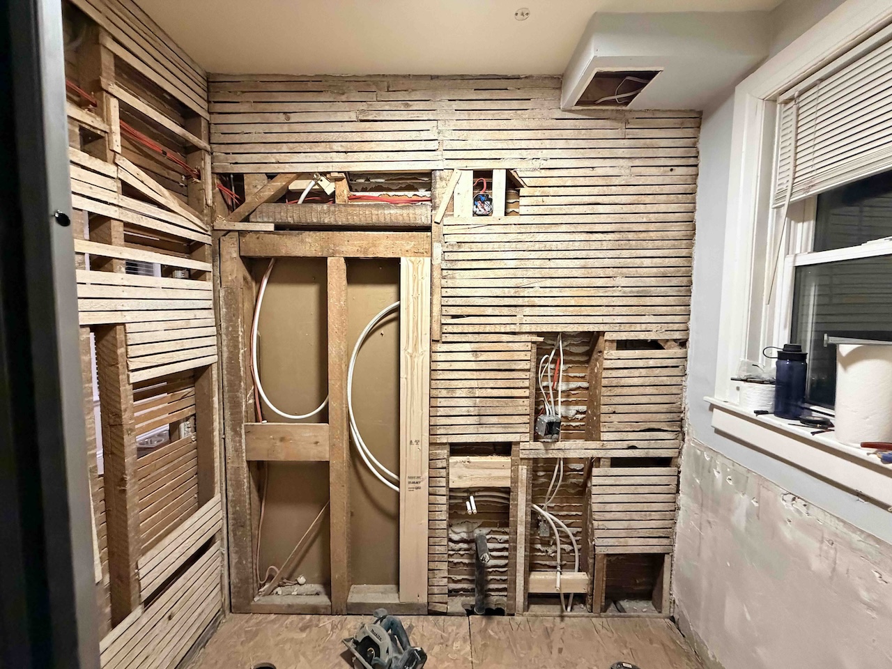 Customer review: Great experience working with Christian on a complete bathroom reno. He made the entire process easy and stress-free from start to finish. Extremely attentive to detail and great to work with. Would highly recommend for any home project.