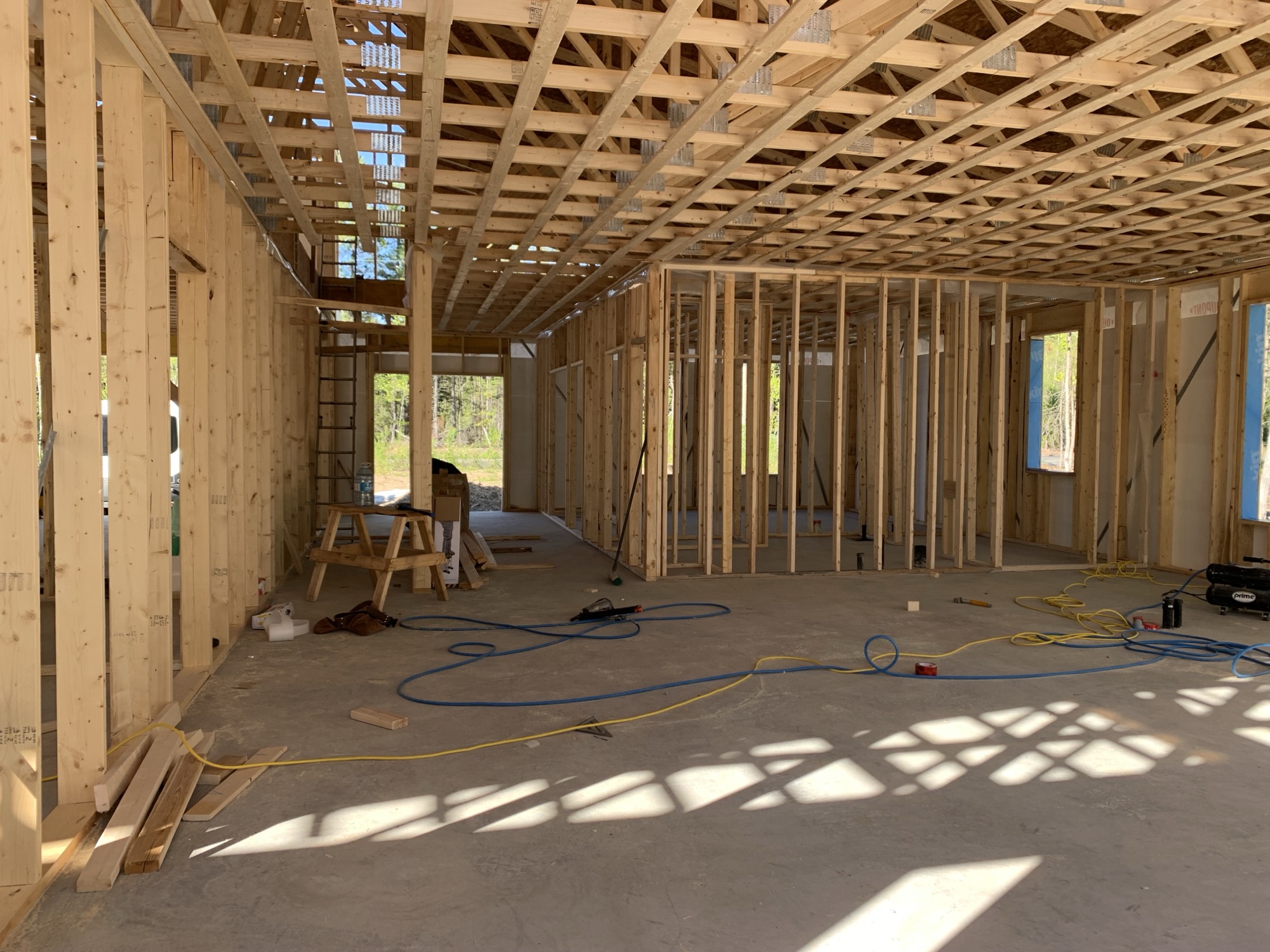 Large-scale construction entry and livingroom view.